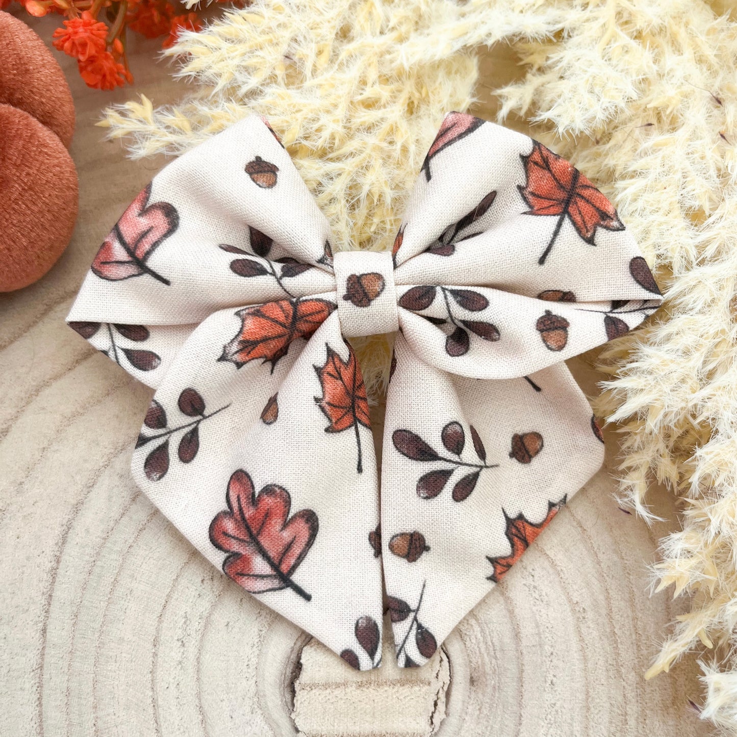 Acorn sailor bow