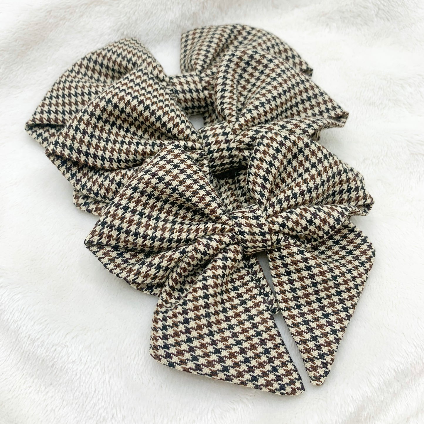 Oak Sailor Bow